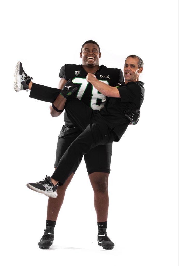 Kelvin Banks holds Offensive Line Coach Alex Mirabal on his Oregon official visit.